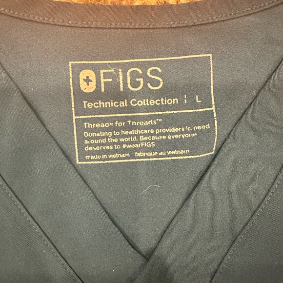 Figs Men's Deep Blue Scrub Top- Large - Picture 2 of 3